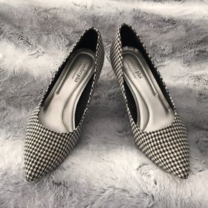 BLACK/WHITE PUMPS
